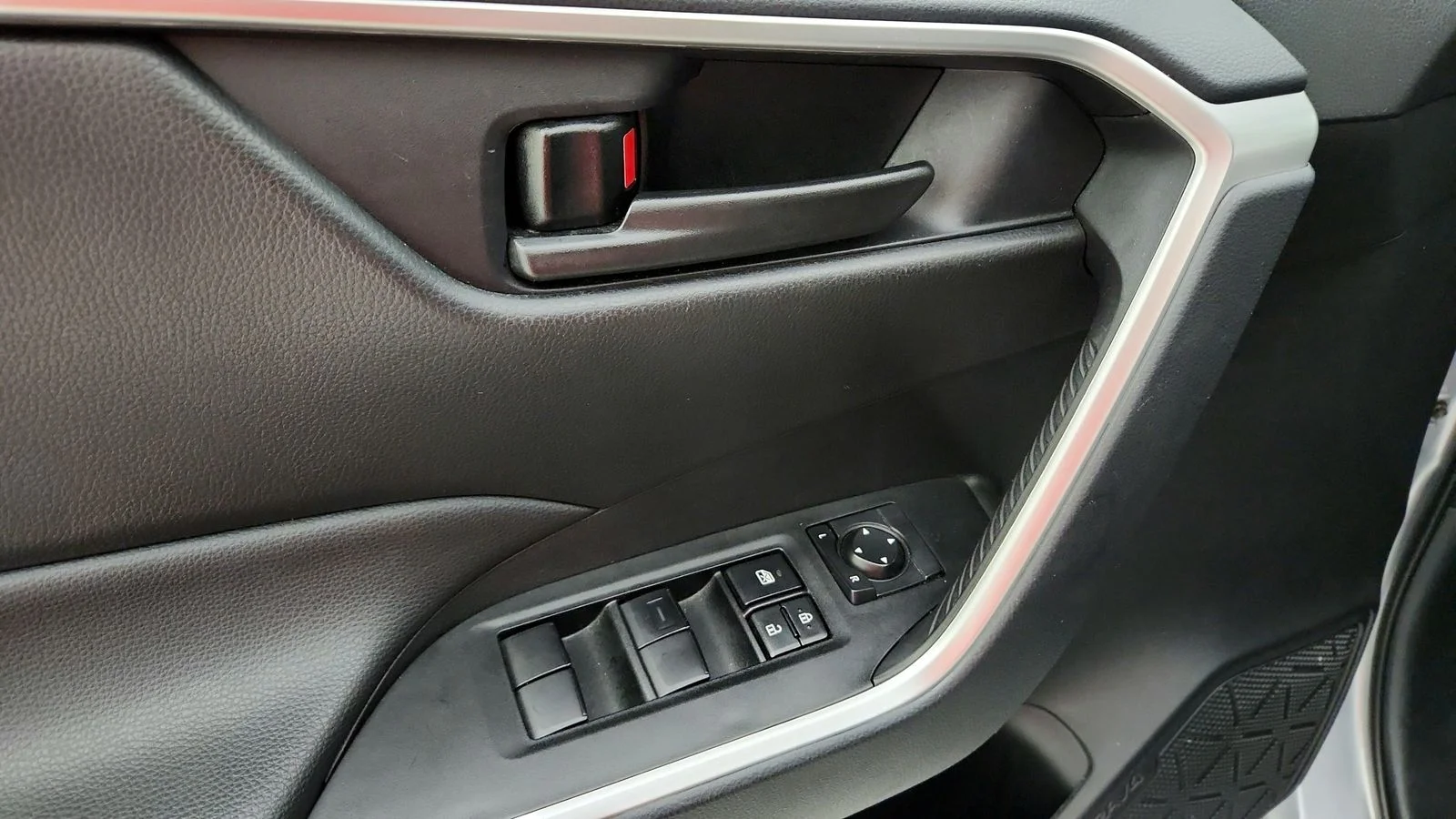 Used 2025 Silver Toyota LE image 32