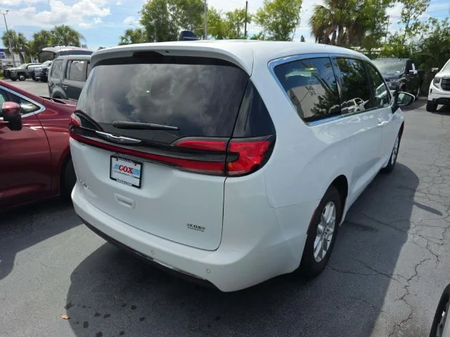 Used 2023 White Chrysler Touring L image 3