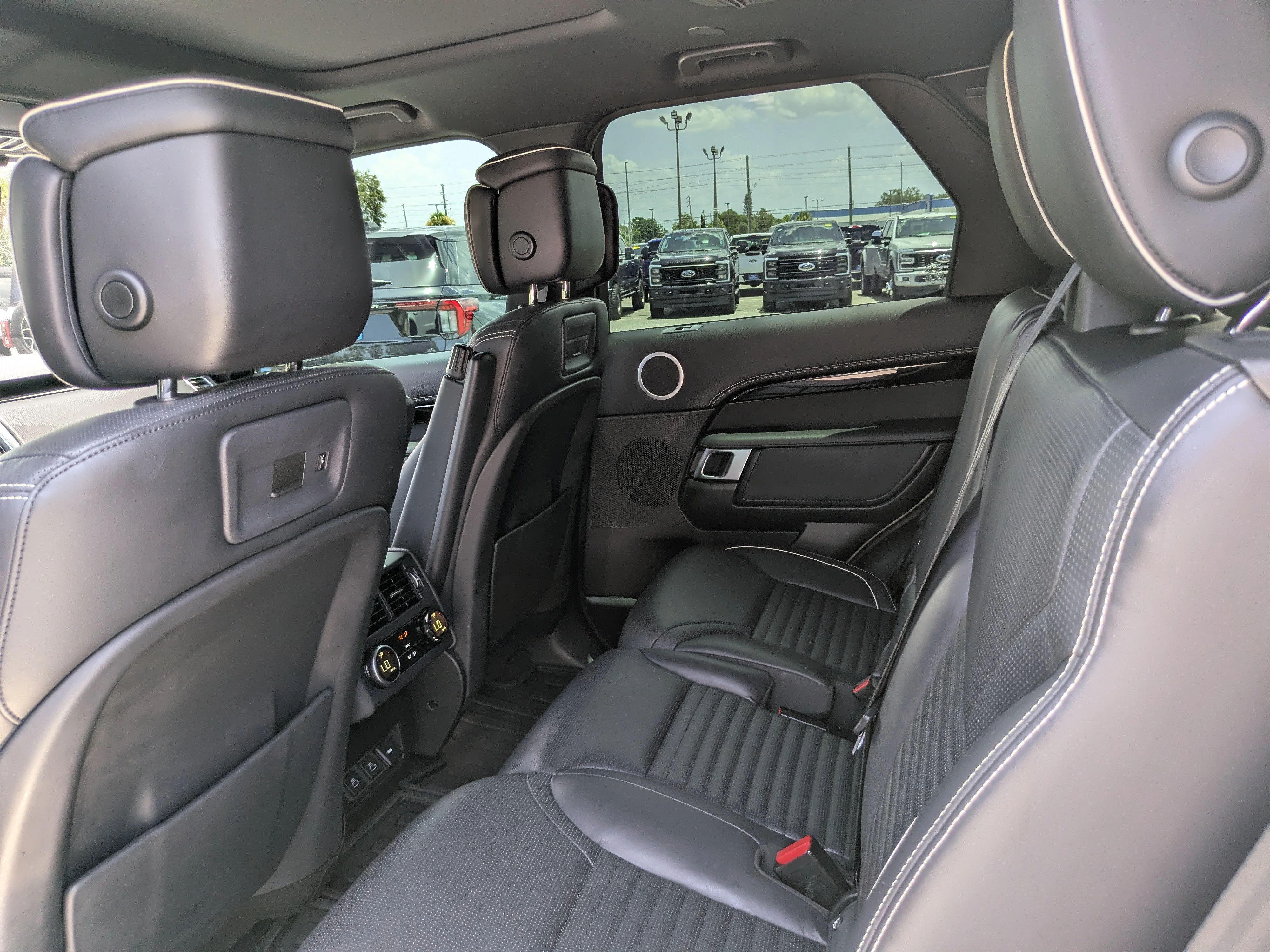Used 2021 Fuji White Land Rover S R-Dynamic image 22