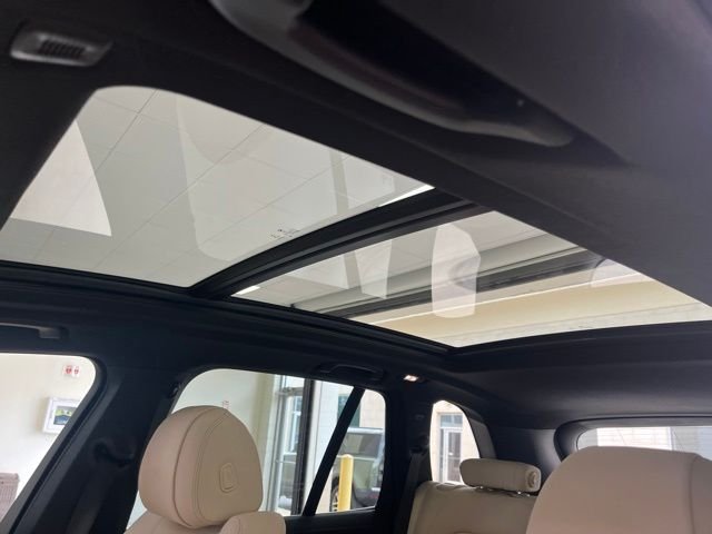 Used 2022 Mineral White Metallic BMW sDrive40i image 11