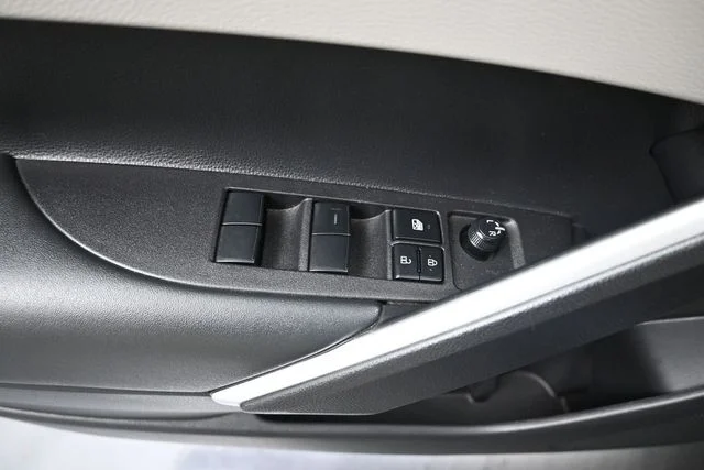 Used 2025 Blue Toyota L image 19