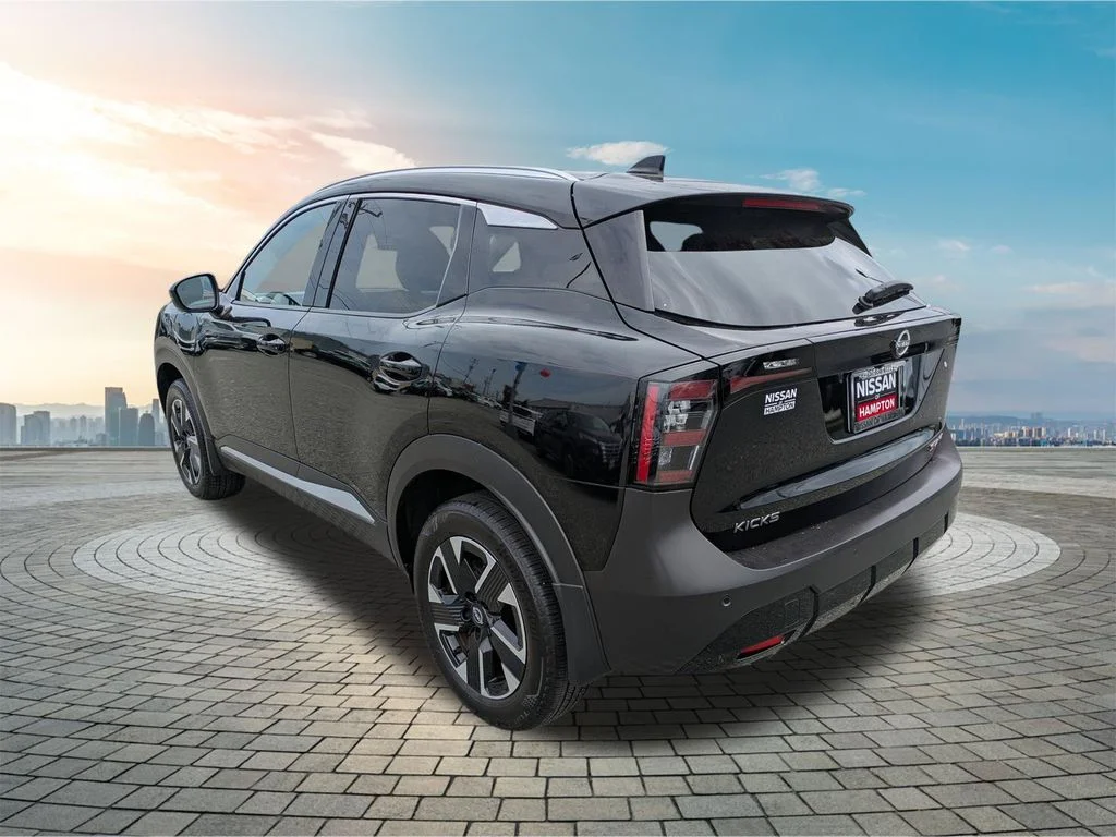 Used 2025 Super Black Nissan SR image 7