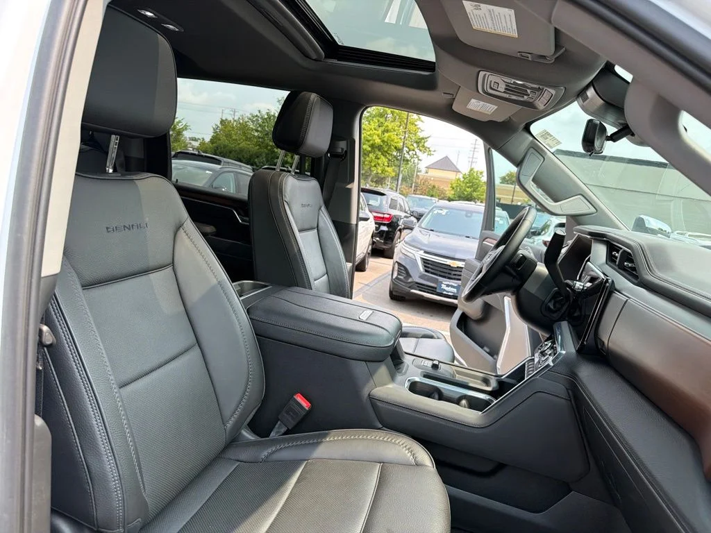 Used 2025 White GMC Denali image 26