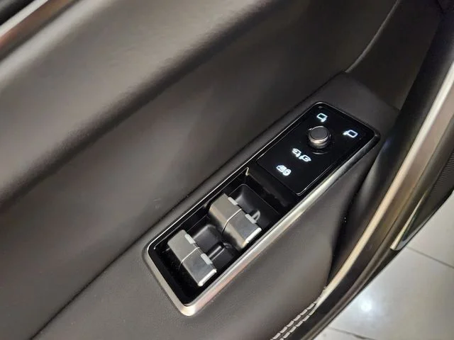 2026 Jaguar F-Pace R-Dynamic S - Photo 23