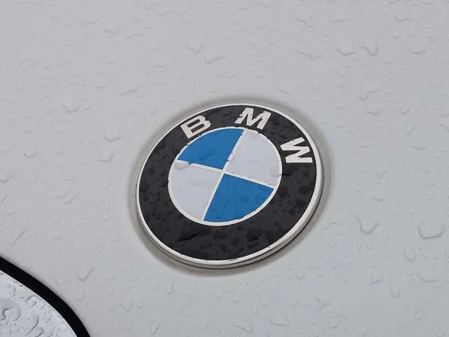 New 2024 Mineral White Metallic BMW 330i xDrive image 18