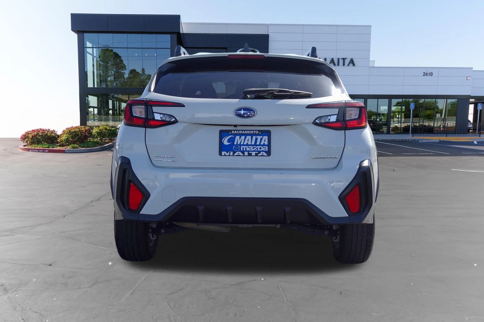 Used 2025 Crystal White Pearl Subaru Premium image 4