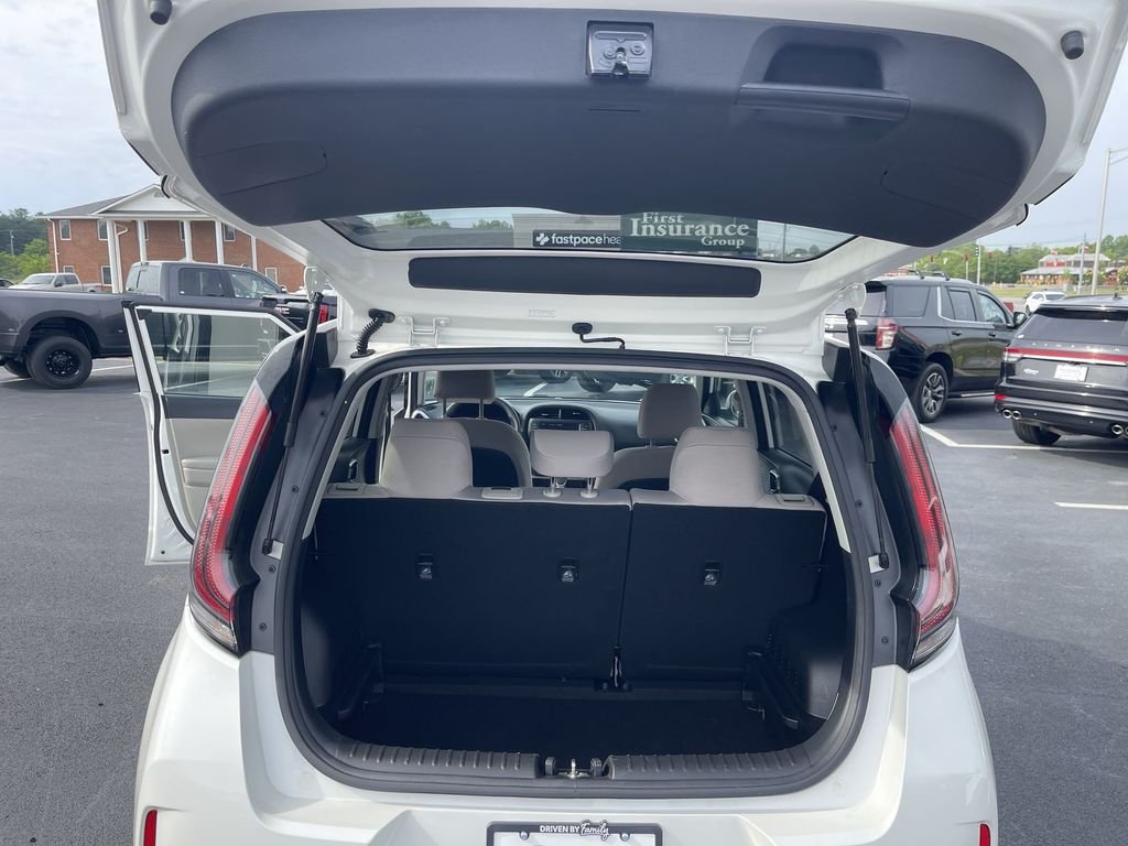 Used 2025 White Kia LX image 22