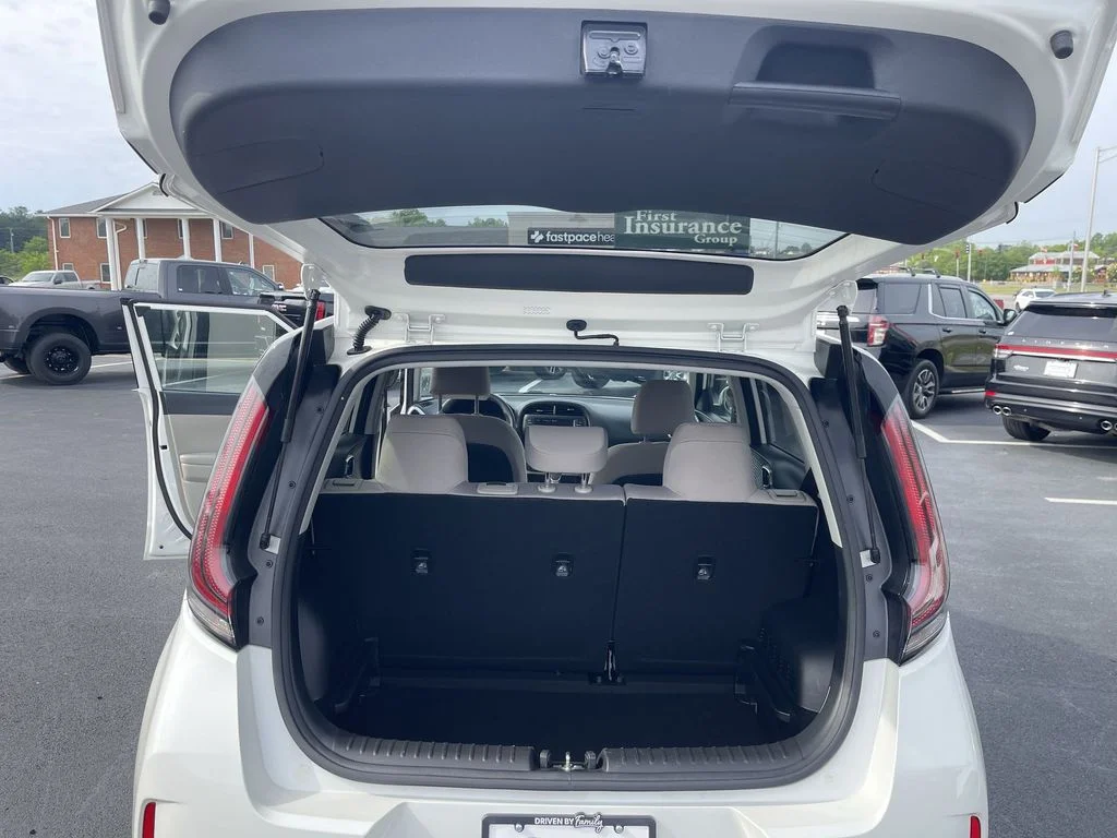 Used 2025 White Kia LX image 22