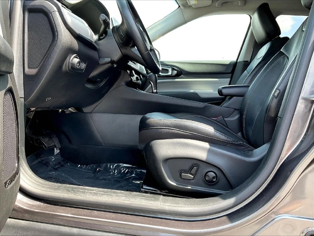 Used 2022 Gray Jeep Limited image 41