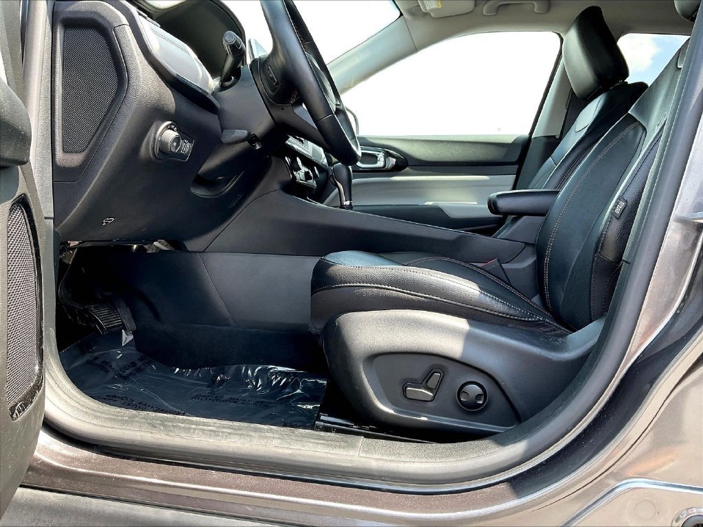 Used 2022 Gray Jeep Limited image 41