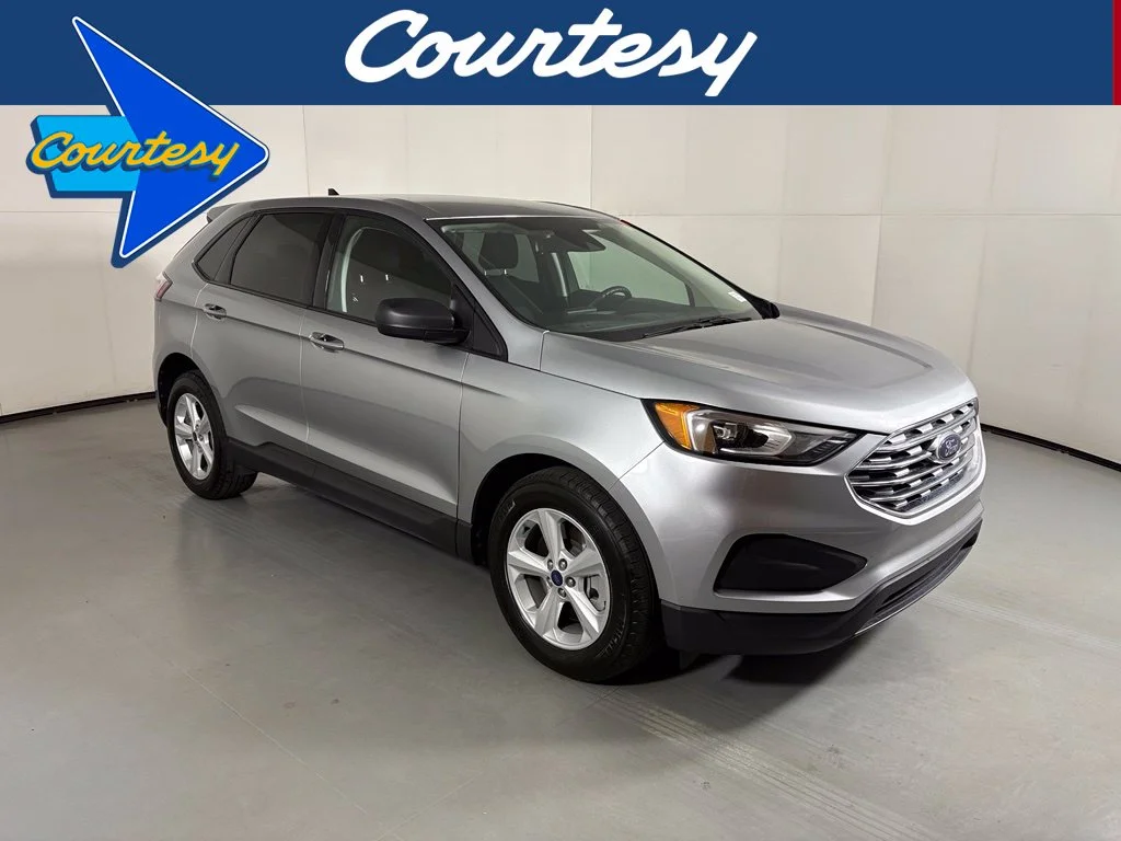 Used 2022 Silver Ford SE image 1