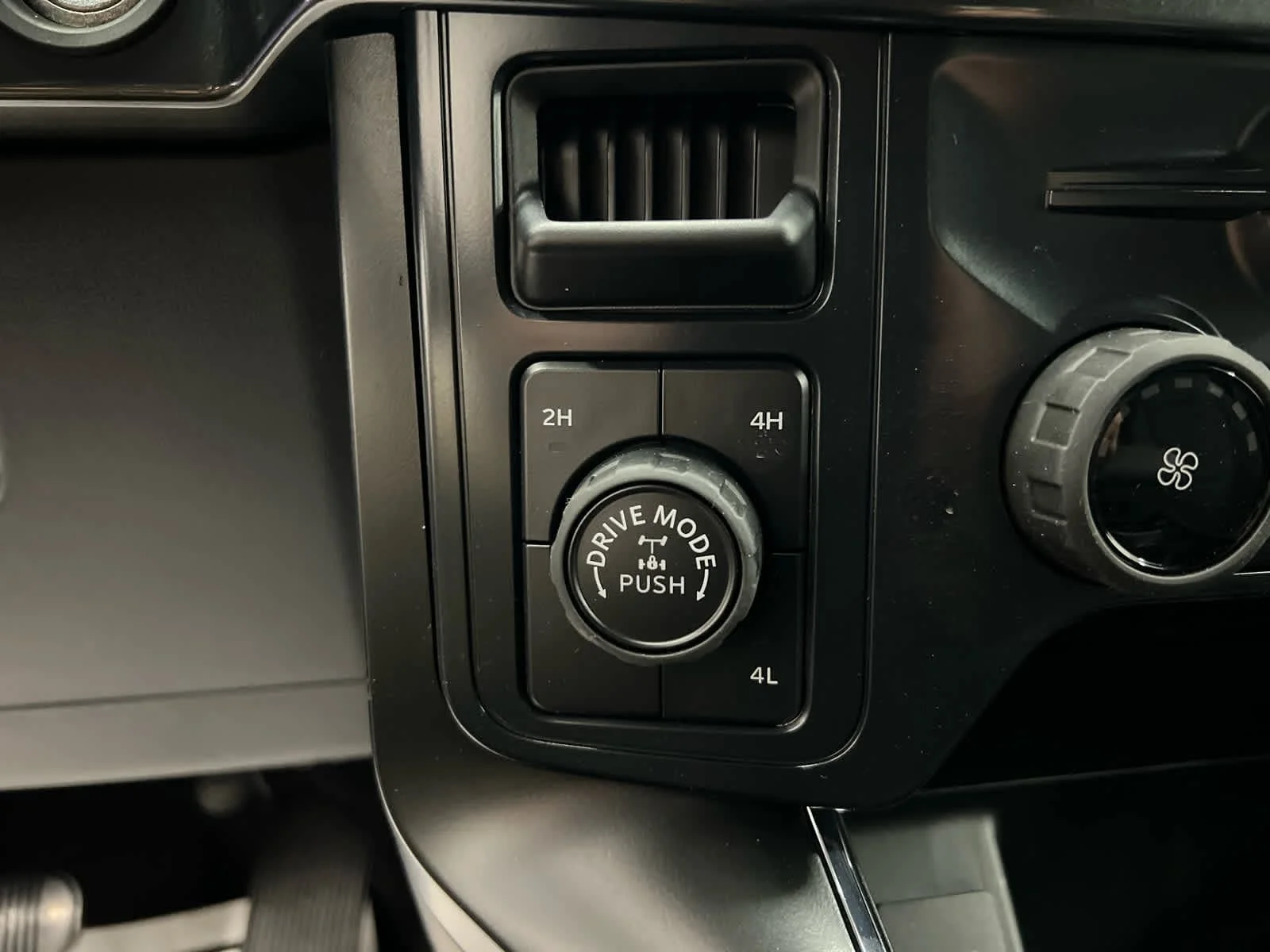 New 2026 Carbonized Gray Metallic Ford STX 4WD Supercrew 5.5 Box image 18