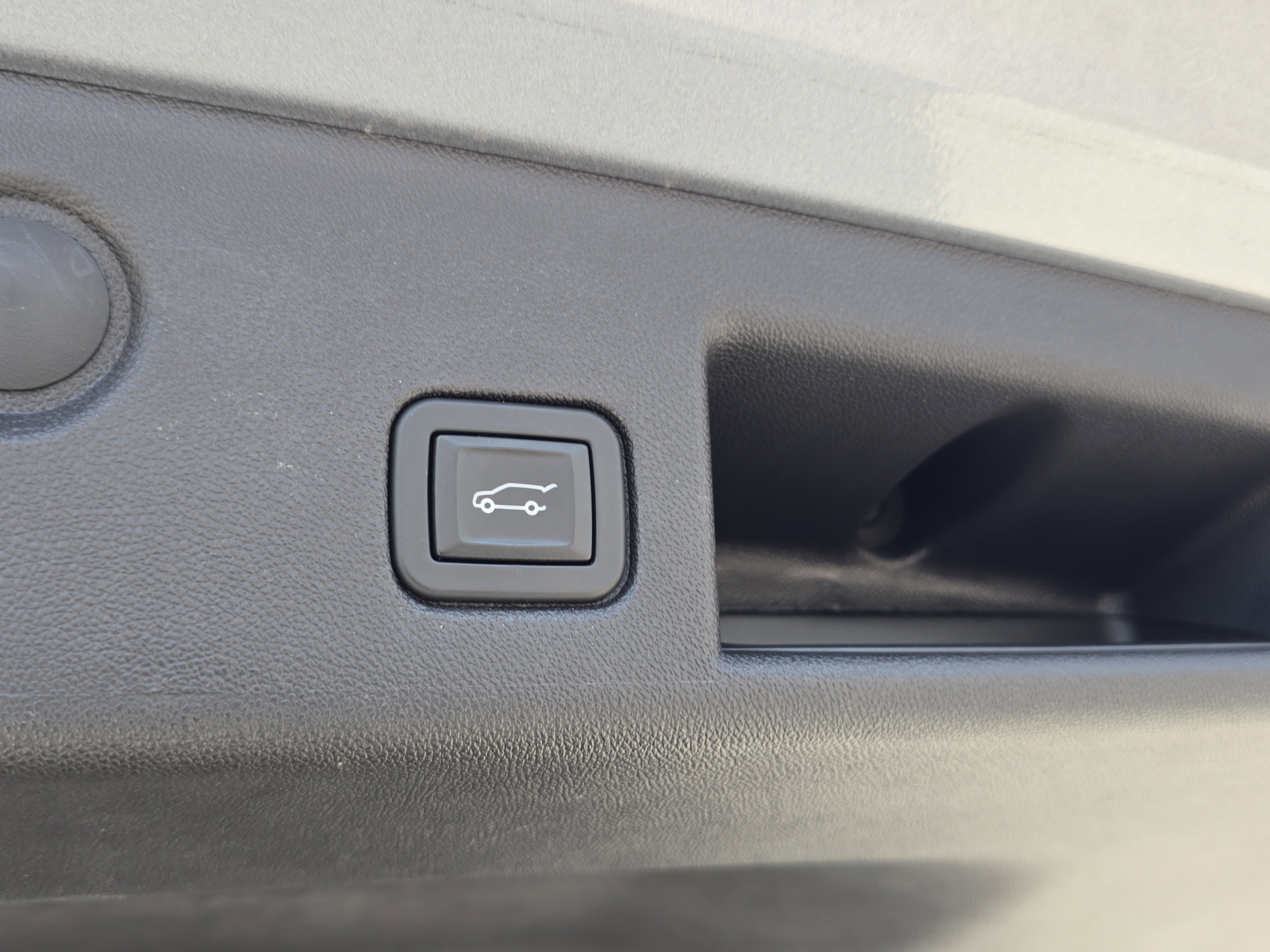 Used 2024 Sterling Gray Metallic Chevrolet Premier image 11