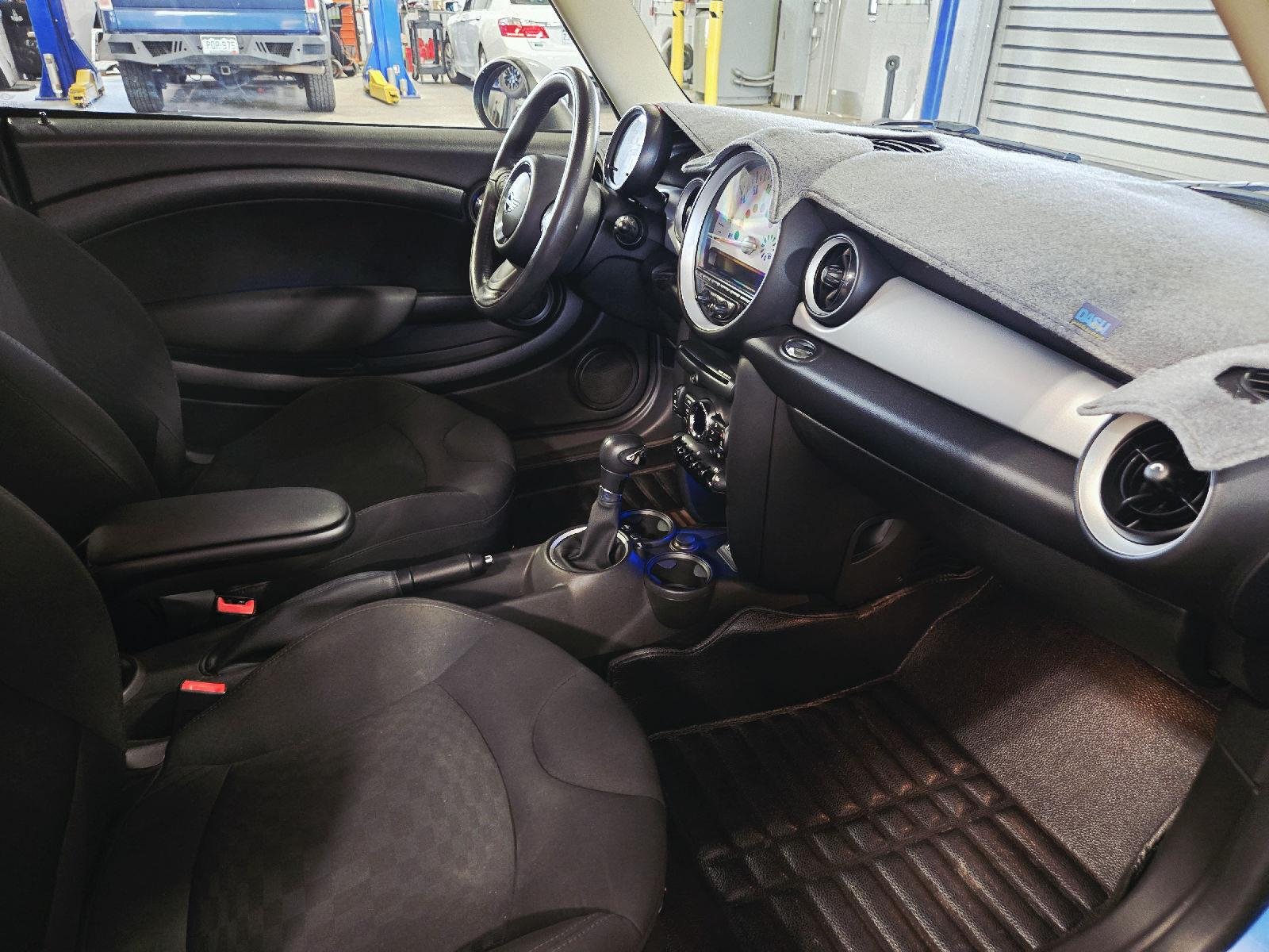 Used 2013 Reef Blue Metallic MINI CLUBVAN image 58