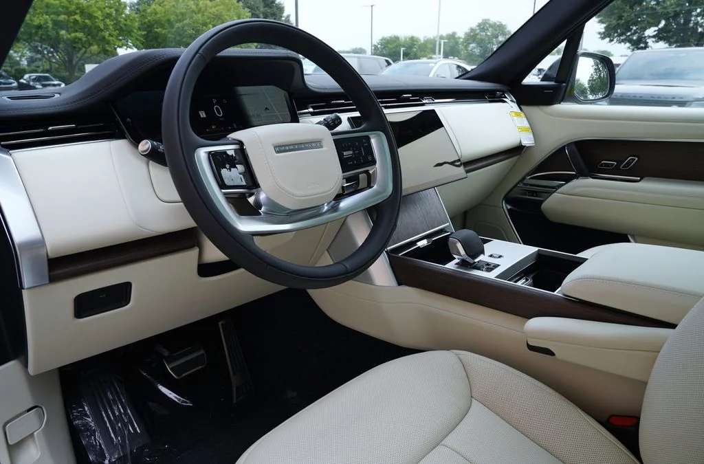 New 2026 Varesine Blue Land Rover SE image 14
