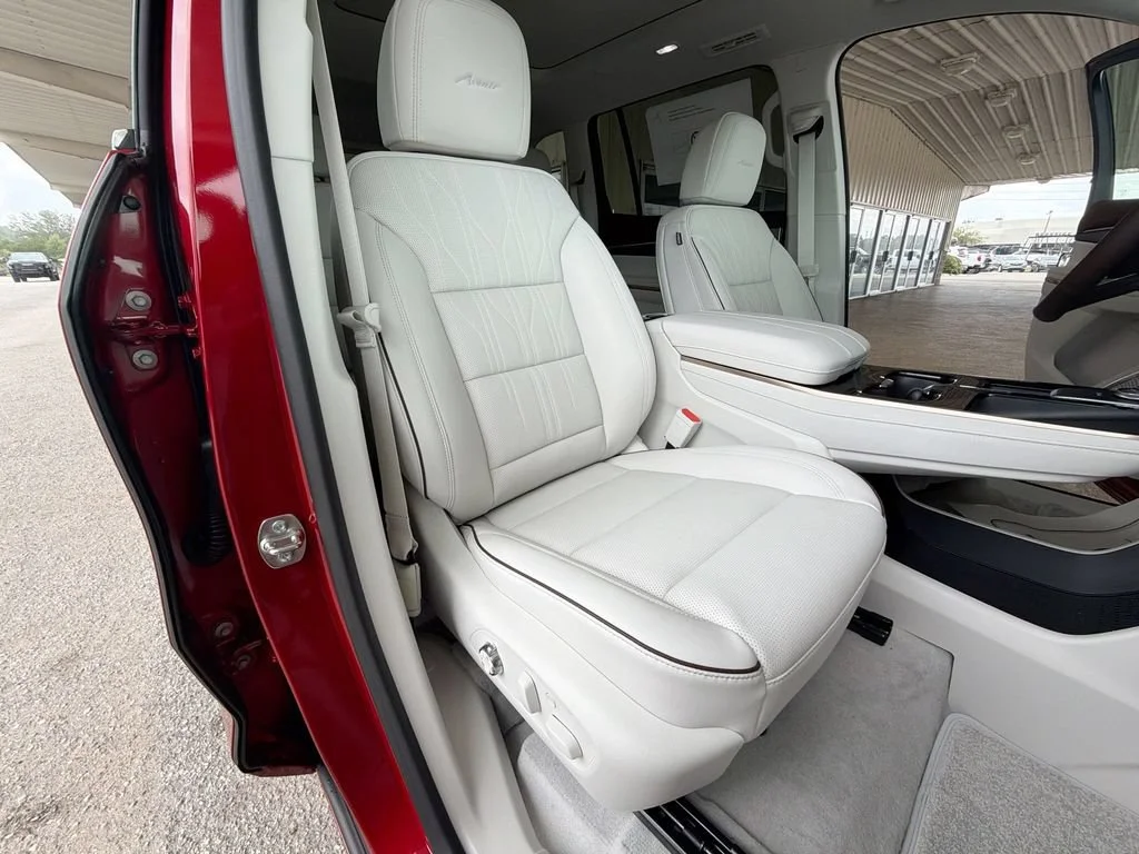 New 2026 Cherry Red Tintcoat Buick Avenir image 34