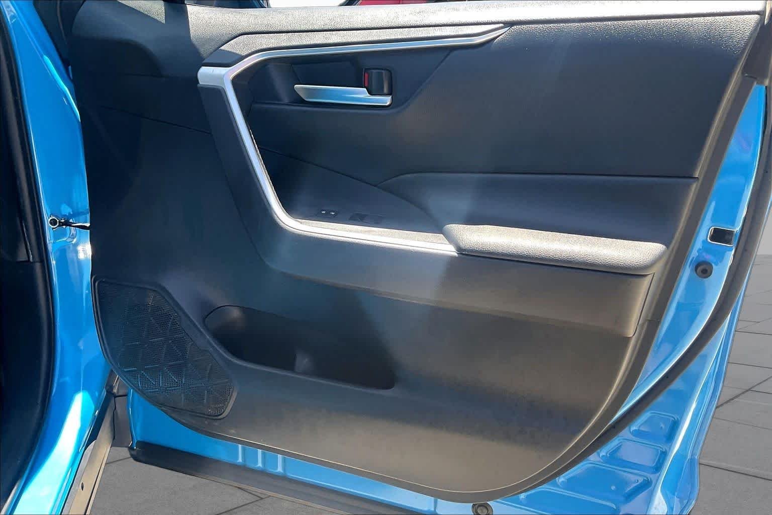 Used 2020 Blue Flame Toyota XLE image 23
