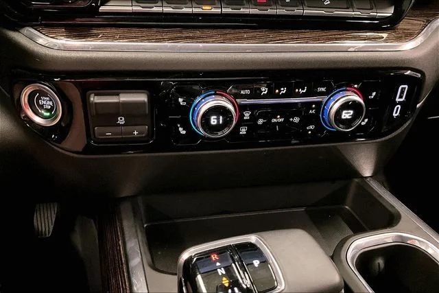 Used 2024 Summit White GMC Elevation image 31