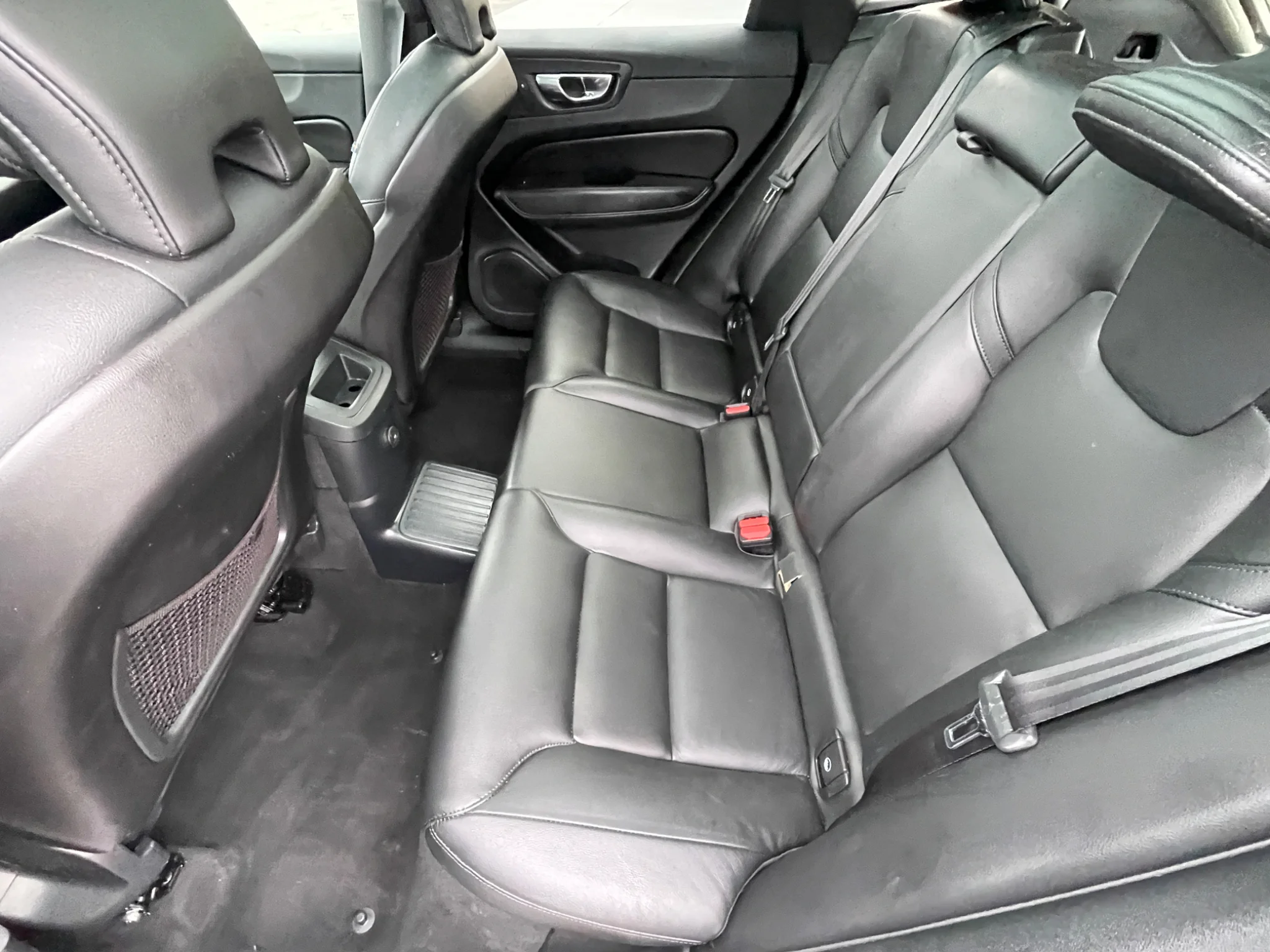 Used 2023 Thunder Grey Metallic Volvo Core Bright Theme image 23