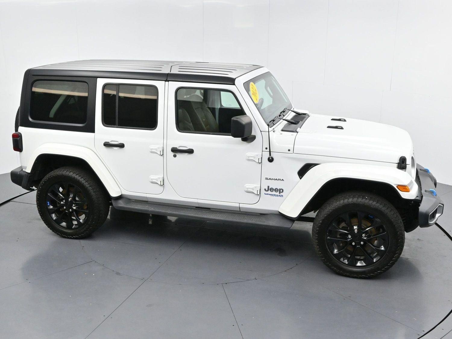 Used 2022 Bright White Clearcoat Jeep Unlimited Sahara image 40