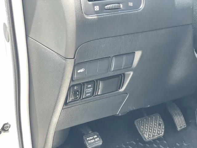Used 2018 Silver Nissan SV image 20