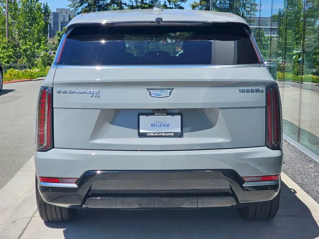 New 2026 Luna Metallic Cadillac Luxury image 4