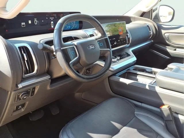 Used 2025  Ford Platinum image 6