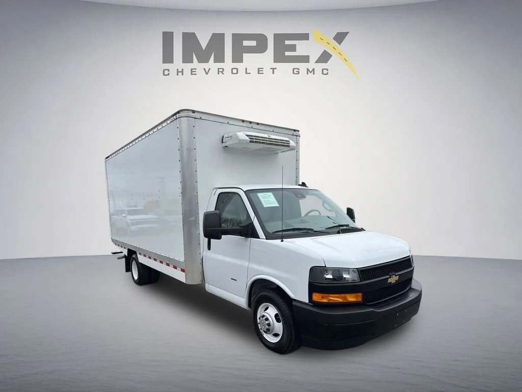 Used 2024 Summit White Chevrolet 1WT image 7