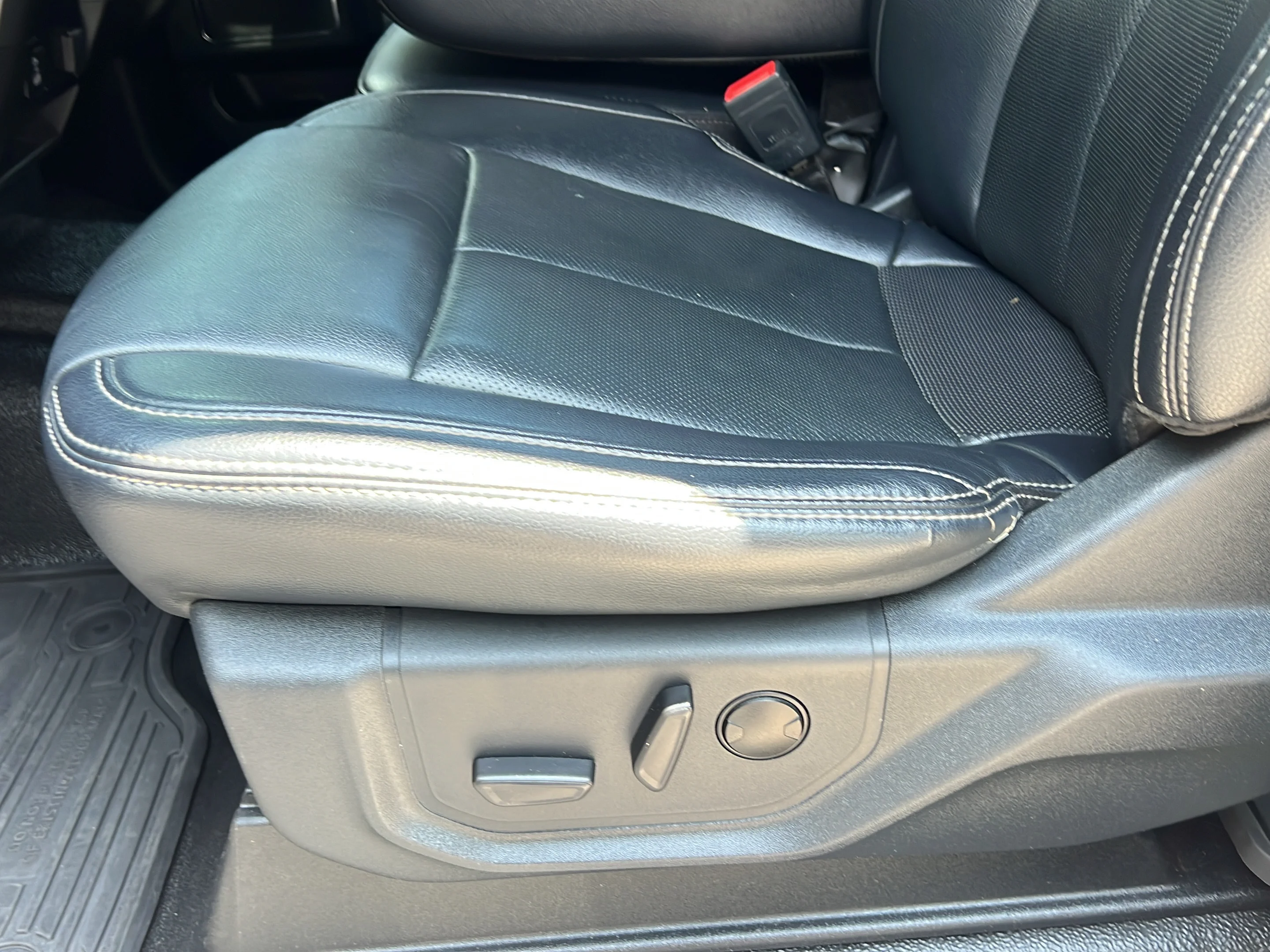 Used 2022 Stone Gray Metallic Ford LARIAT image 17