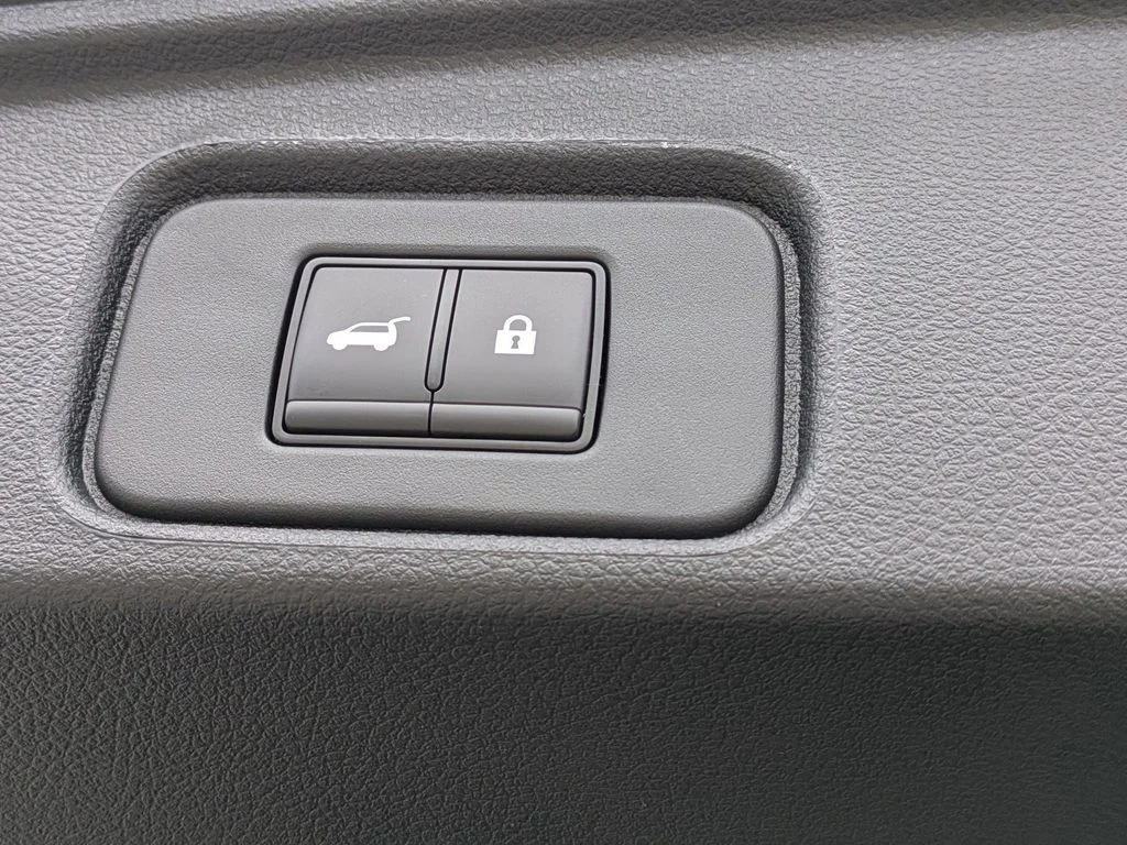 New 2026 Everest White Pearl TriCoat Nissan SL image 24