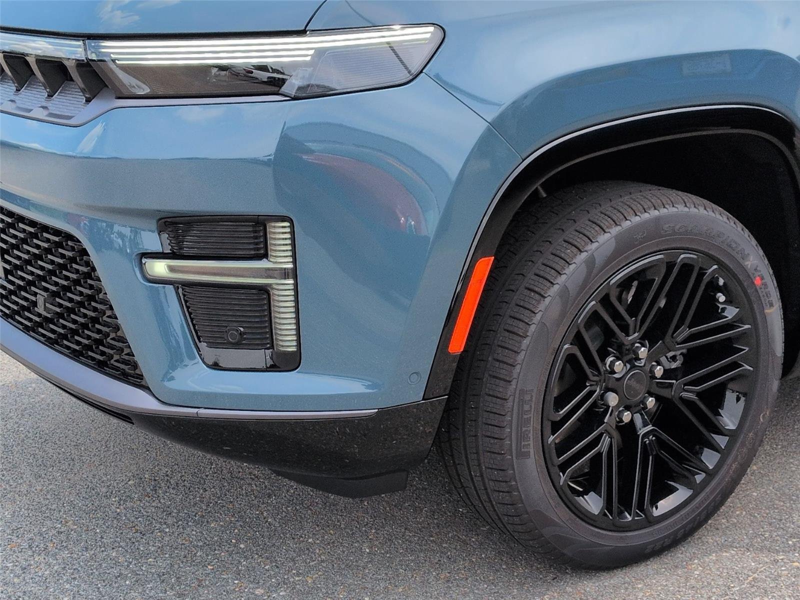 New 2026 Steel Blue Exterior Paint Jeep Limited Reserve image 9
