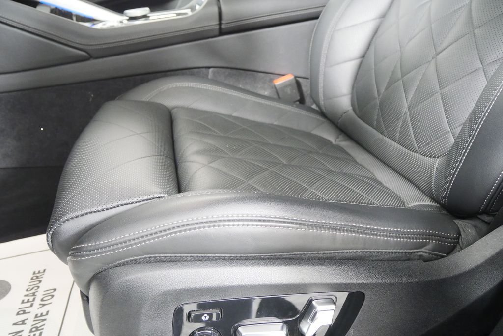 Certified Used 2025 Black Sapphire Metallic BMW xDrive40i image 8
