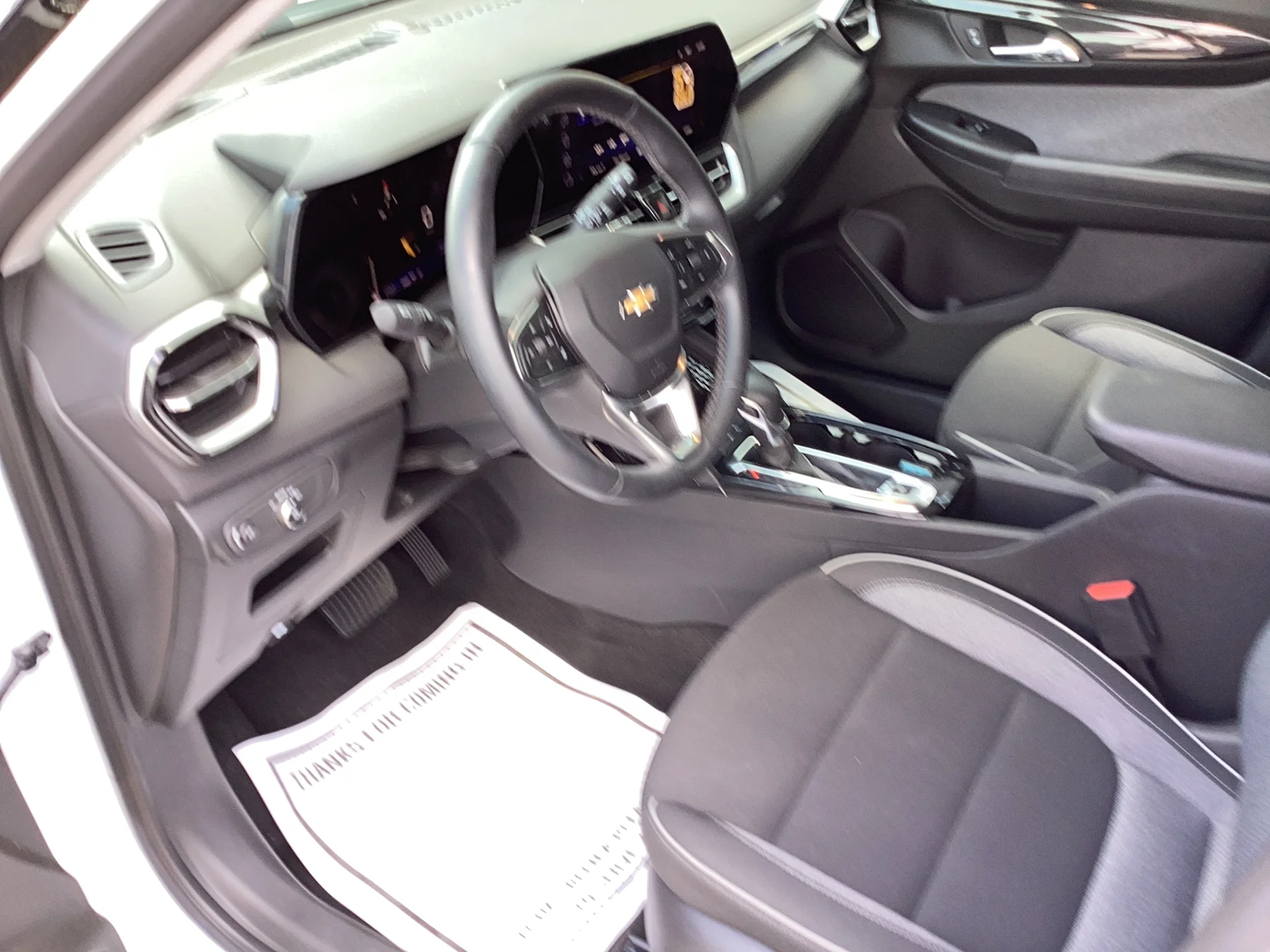 Used 2024 Summit White Chevrolet LT image 10