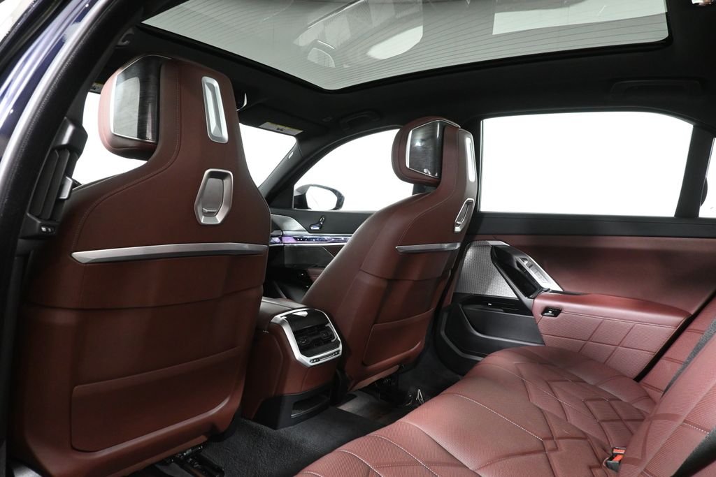 Used 2024 Black BMW 760i xDrive image 30