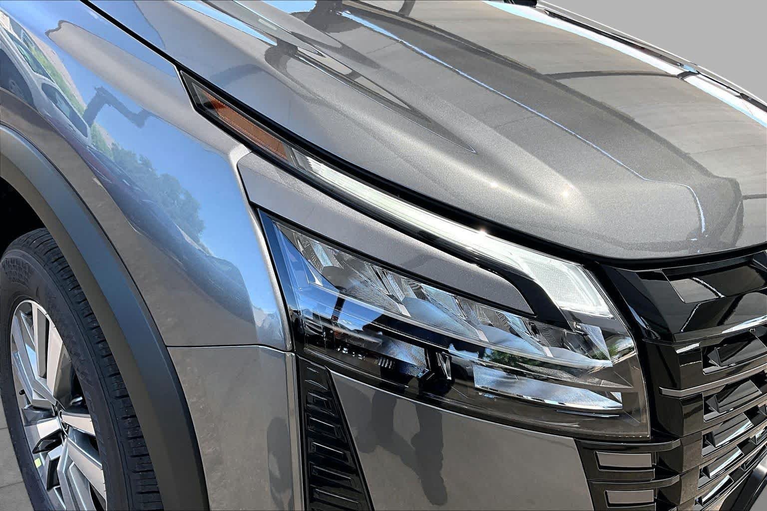 New 2026 Gun Metallic Nissan SL image 18