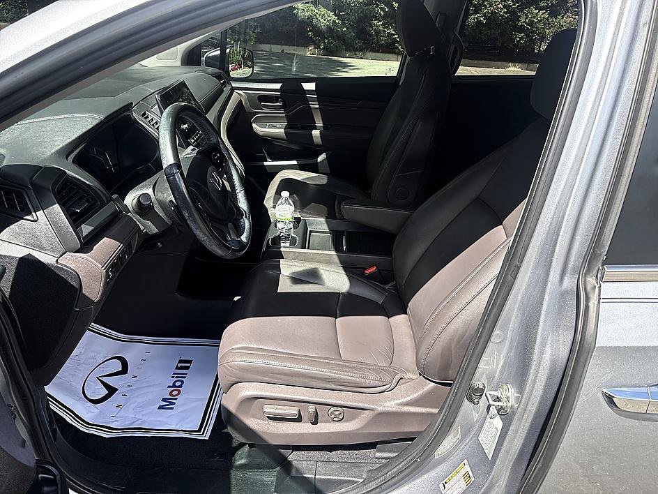 Used 2019 Lunar Silver Metallic Honda EX-L image 11