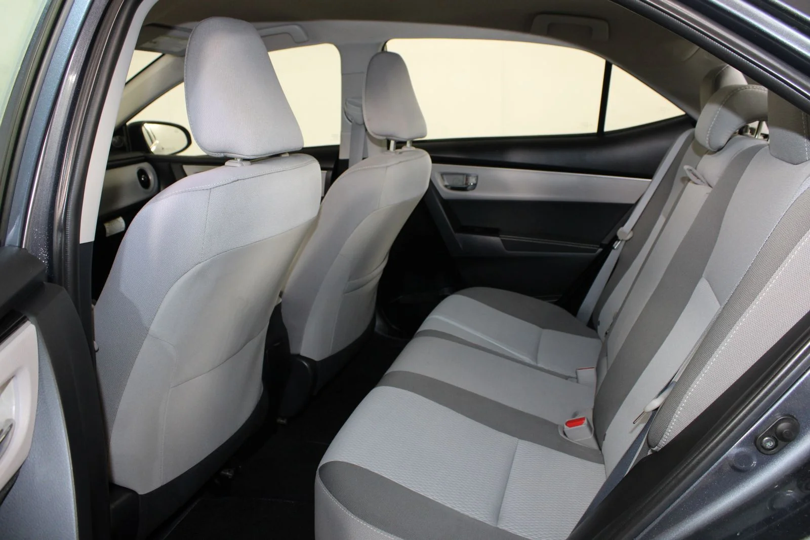 Used 2017 Gray Toyota LE image 5