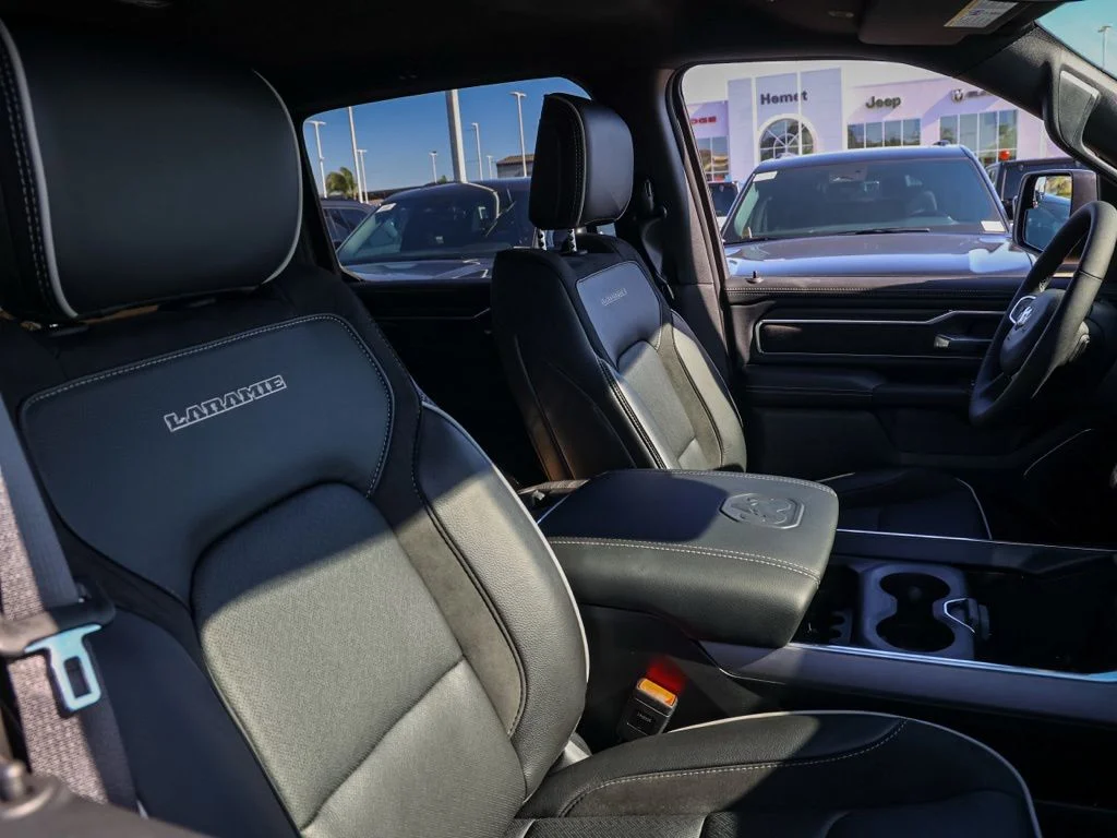 New 2026 Diamond Black Crystal Pearl-Coat Exterior Paint RAM Laramie image 19