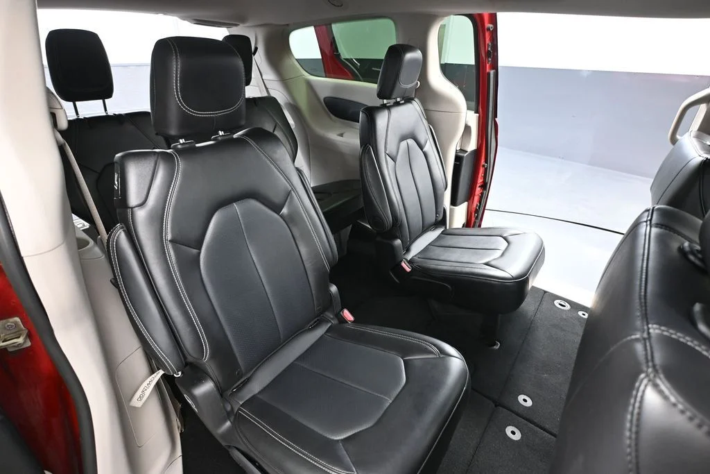 Used 2024 Red Chrysler Touring L image 43