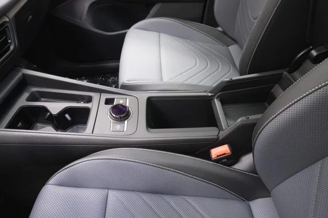New 2026 Platinum Gray Metallic Volkswagen 2.0T SE image 31