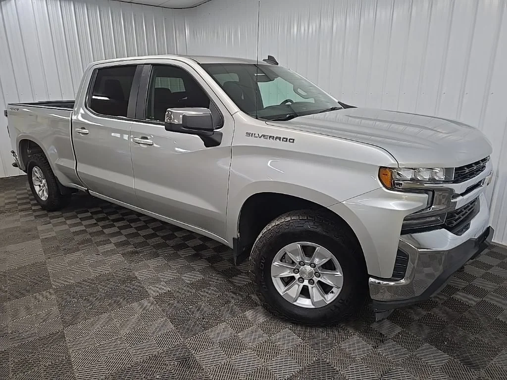 Used 2019 Silver Ice Metallic Chevrolet LT image 7