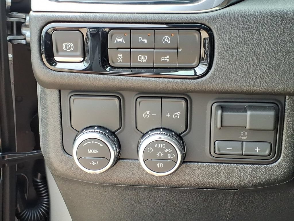 2026 GMC Yukon XL Denali - Photo 18
