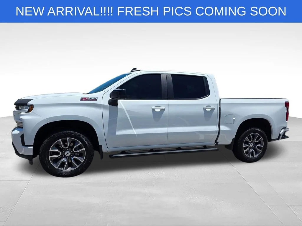 Used 2022 Summit White Chevrolet RST image 3