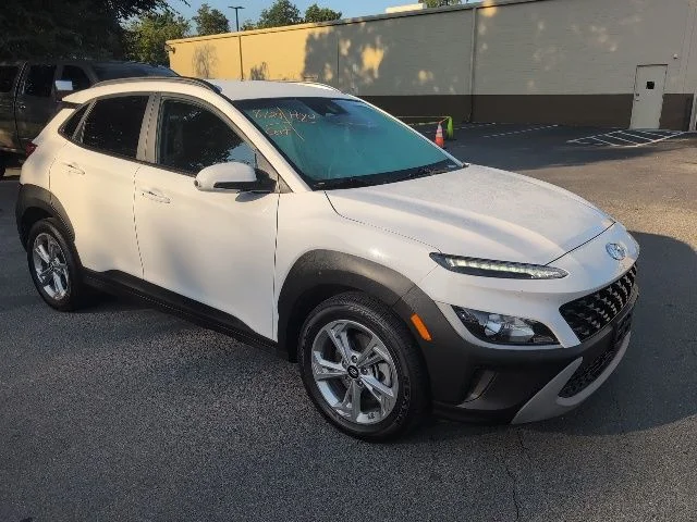 Used 2023 White Hyundai SEL image 1
