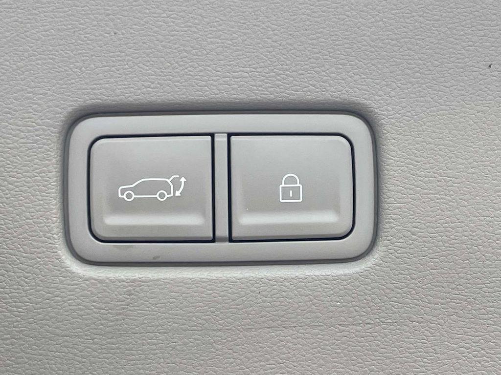 New 2026 White Hyundai SEL Premium 8P image 9