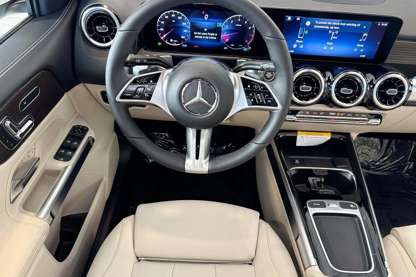 Used 2026 Polar White Mercedes-Benz GLB 250 image 21