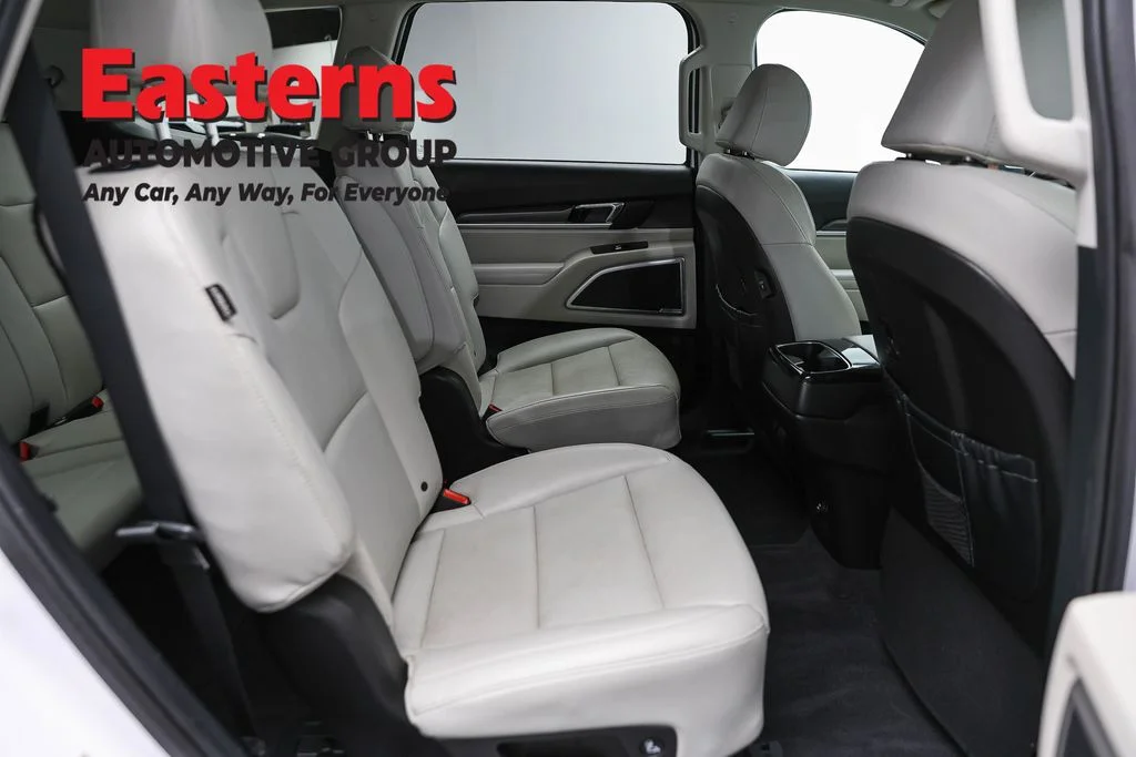 Used 2023 White Kia S image 24