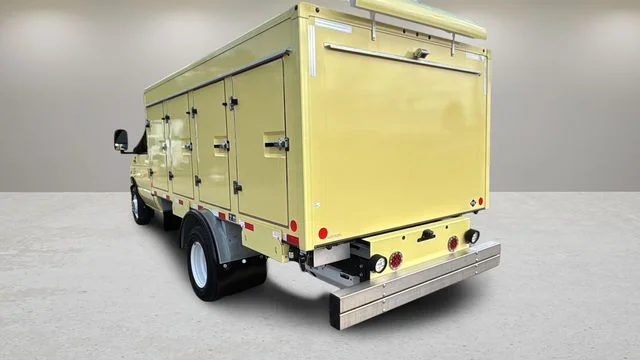 Used 2022 Yellow Ford Base image 39