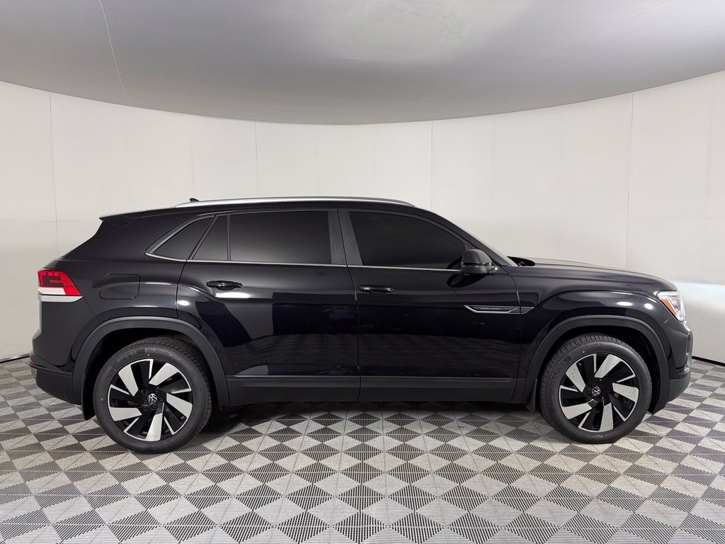 Used 2024 Black Volkswagen 2.0T SE w/Technology image 6