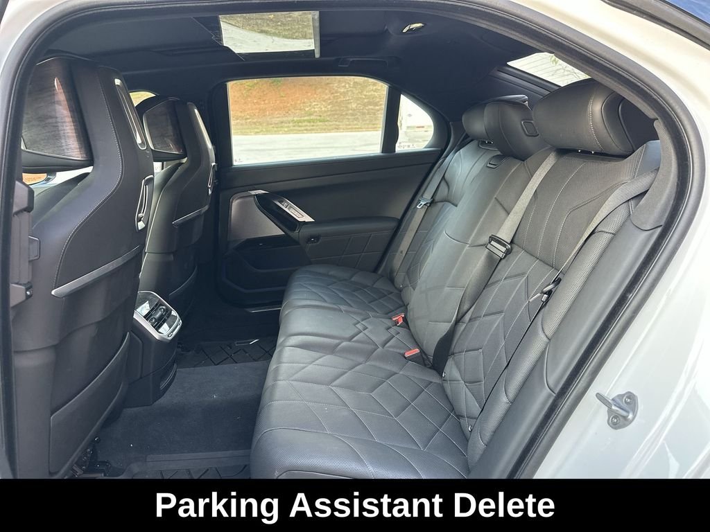 Used 2025 White BMW 760i xDrive image 30